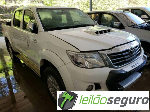 LOTE 005 TOYOTA HILUX CD 2013